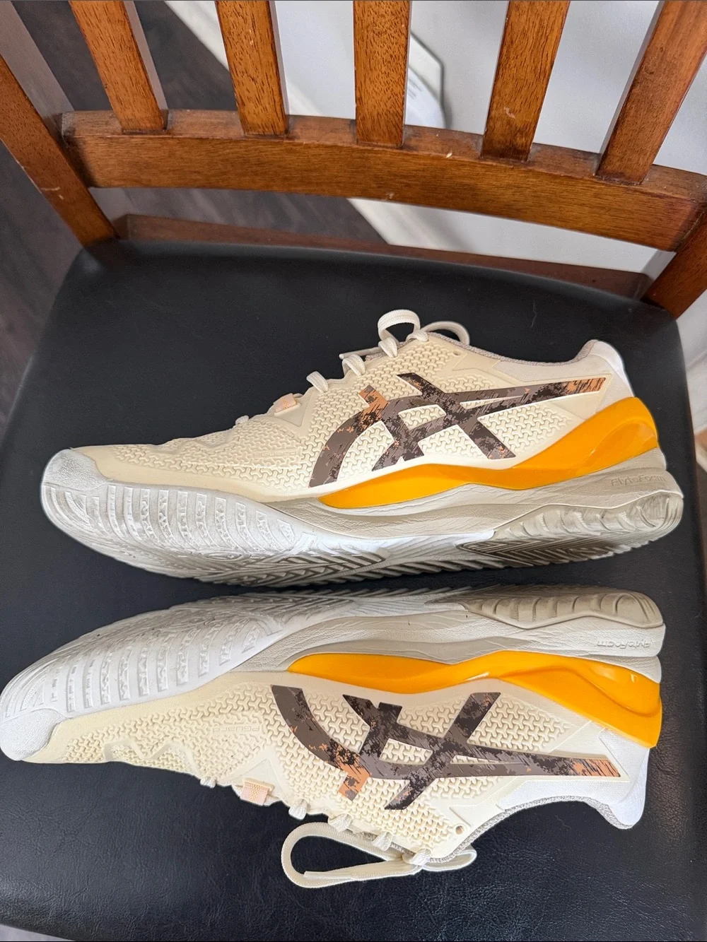 Like New!! ASICS Sneakers